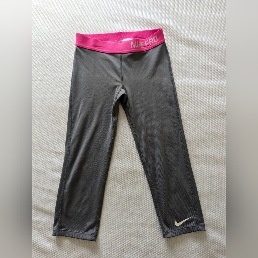 Nike Pro Dri Fit  Training Capri Leggings Size L .